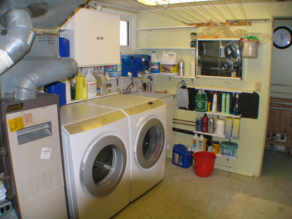 Photo of finished laundry area.  Compare to SU drawings.