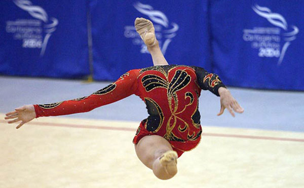 35-headless-gymnast-perfect.jpg