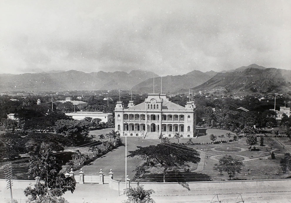 Iolani-Palace-circa-1889.jpg