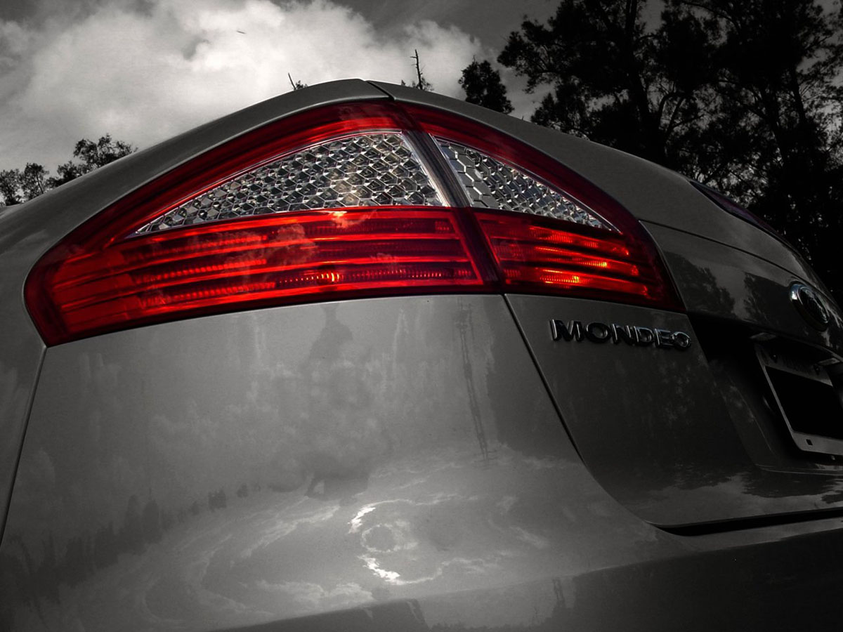 Ford Mondeo 2007  taillight.jpg