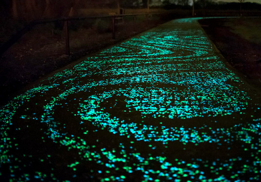 Studio-Roosegaarde-Solar-Bike-Path-Van-Gogh-537x374.jpg