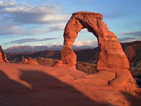 450px-Delicate_arch_sunset.jpg